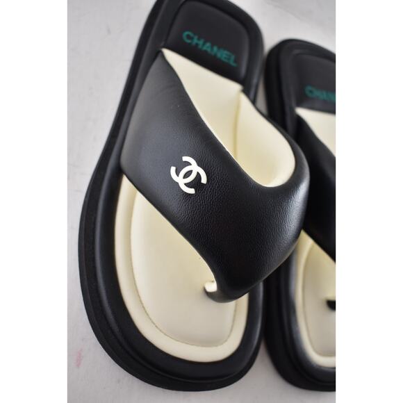 Chanel 22P Black White Lambskin Padded Pool Thong Logo Mule Slide Flat Sandal 36 - Picture 7 of 14